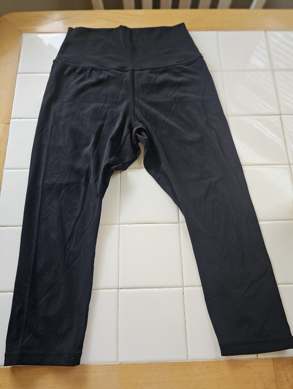 Women's Black High-Waist Capri Length Leggings By Buff Bunny Size M